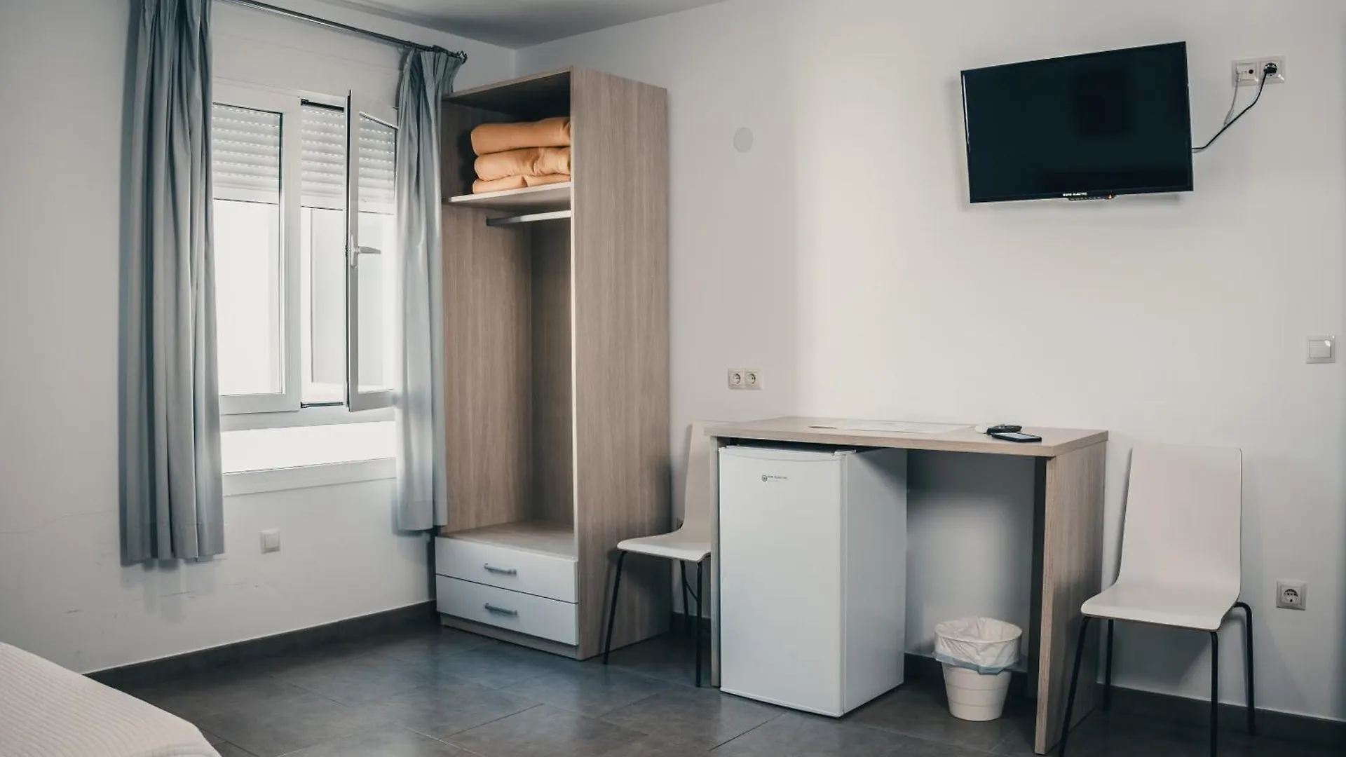 Hostal Delia Alora